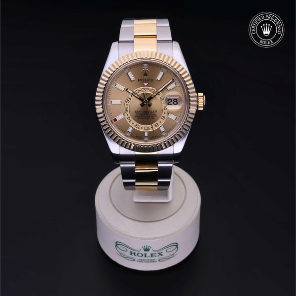 Rolex Certified Pre-Owned Sky-Dweller M326933 in Oystersteel and yellow gold with champagne dial, image 2 of 41