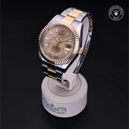 Rolex Certified Pre-Owned Sky-Dweller M326933 in Oystersteel and yellow gold with champagne dial, image 3 of 41