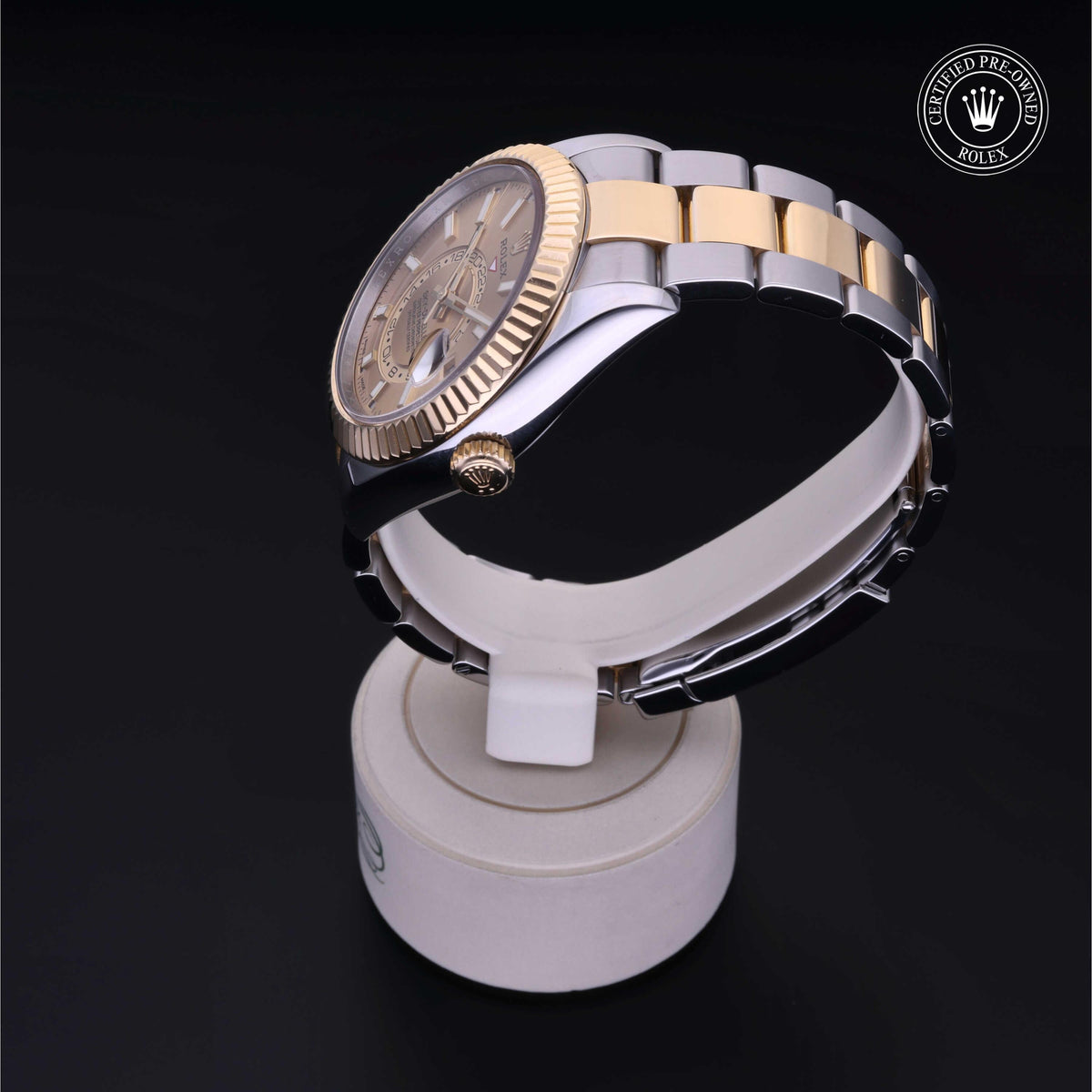 Rolex Certified Pre-Owned Sky-Dweller M326933 in Oystersteel and yellow gold with champagne dial, image 15 of 41