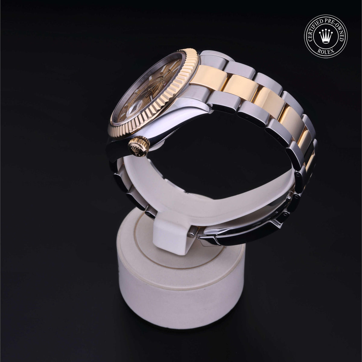 Rolex Certified Pre-Owned Sky-Dweller M326933 in Oystersteel and yellow gold with champagne dial, image 17 of 41