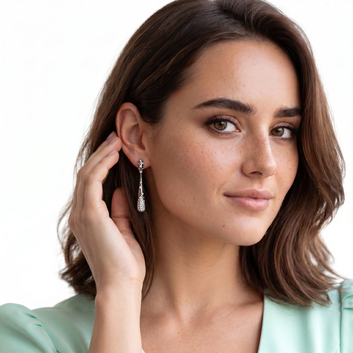 2.50ct 18k White Gold Diamond Drop Earrings — photo 2 of 2