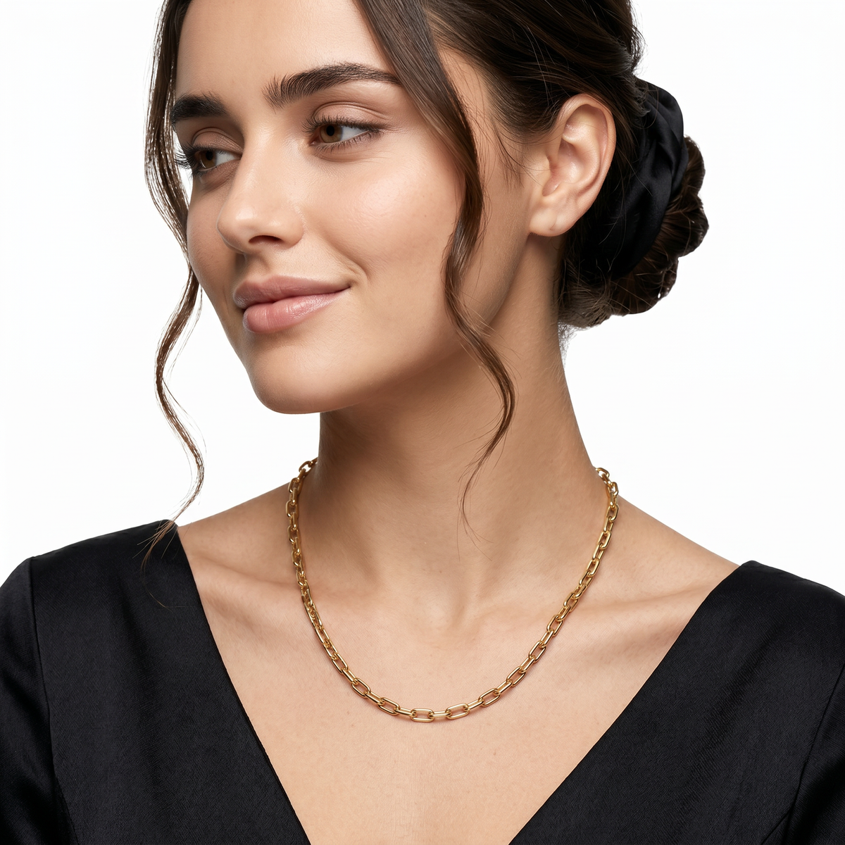 Roberto Coin 18k Yellow Gold Fine Gauge Oval Link Chain Necklace worn by model
