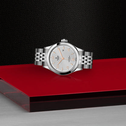 Tudor 1926 — photo 4 of 5
