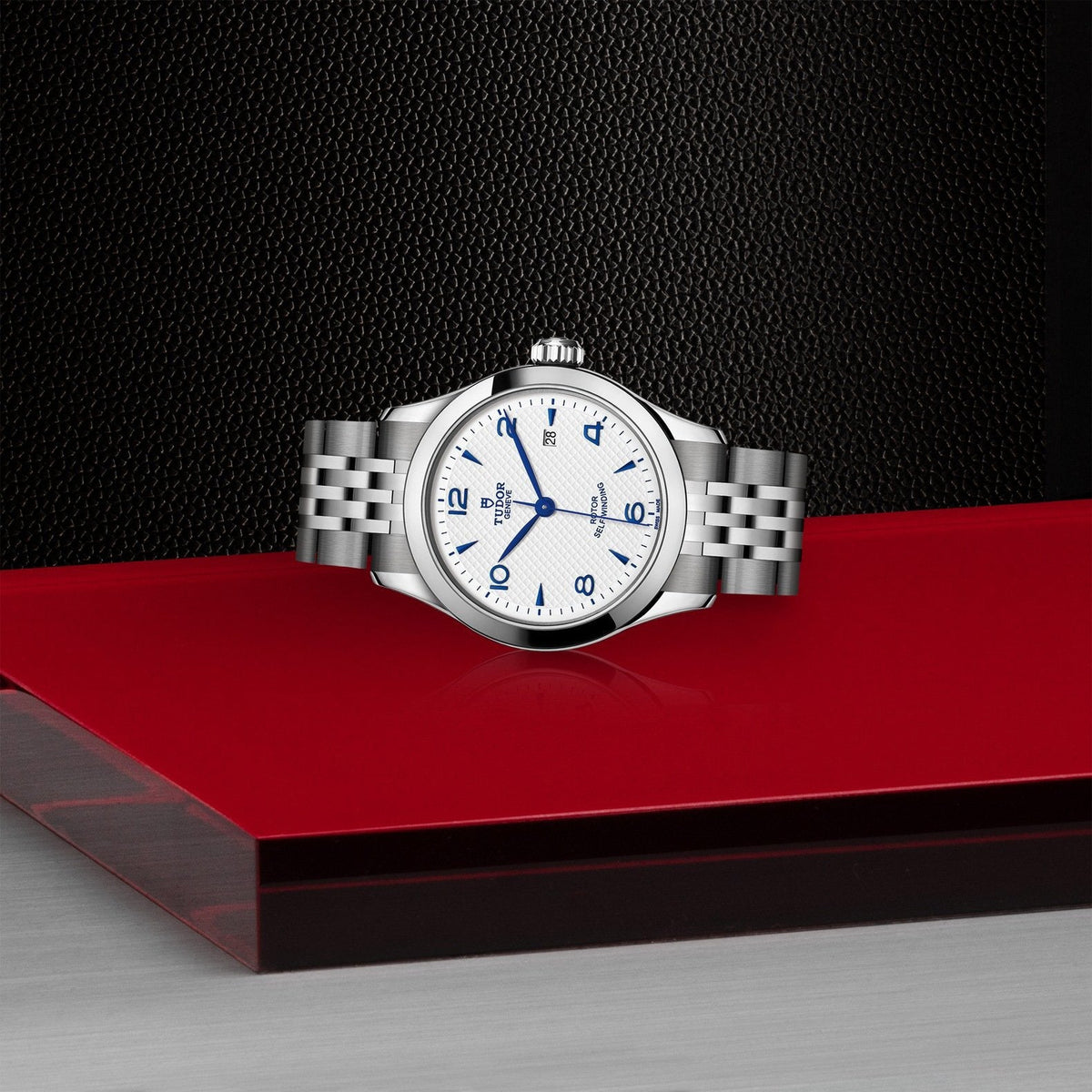 Tudor 1926 — photo 4 of 5