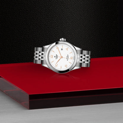 Tudor 1926 — photo 4 of 5