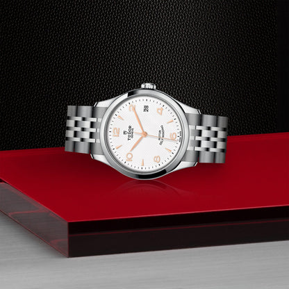 Tudor 1926 — photo 4 of 5