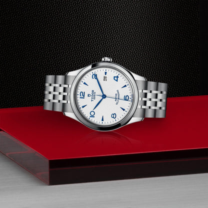 Tudor 1926 — photo 4 of 5
