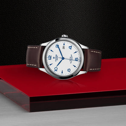 Tudor 1926 — photo 4 of 5