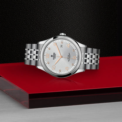Tudor 1926 — photo 4 of 5